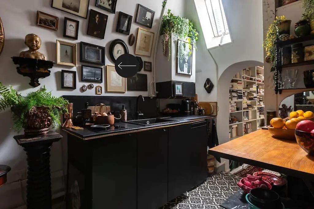 A Writer'S Flat Apartment Paris
