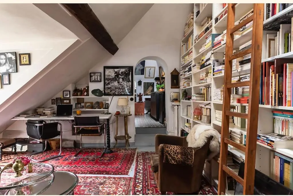 A Writer'S Flat Apartment Paris France
