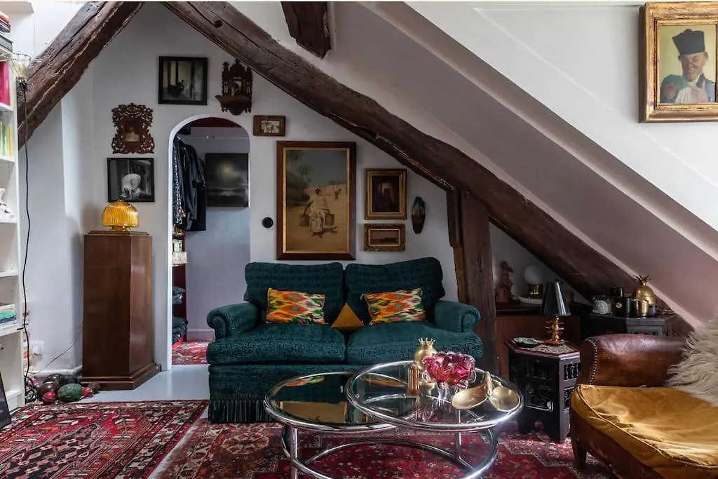 A Writer'S Flat Apartment Paris