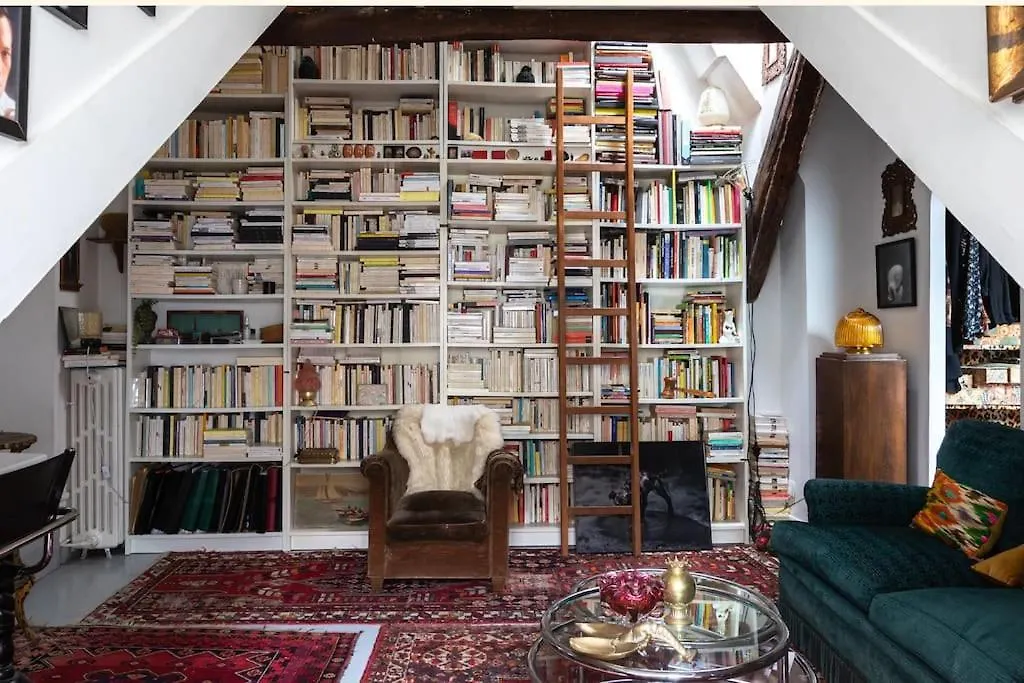 A Writer'S Flat Apartment Paris