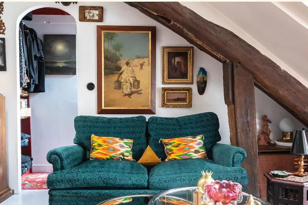 A Writer'S Flat Apartment Paris France
