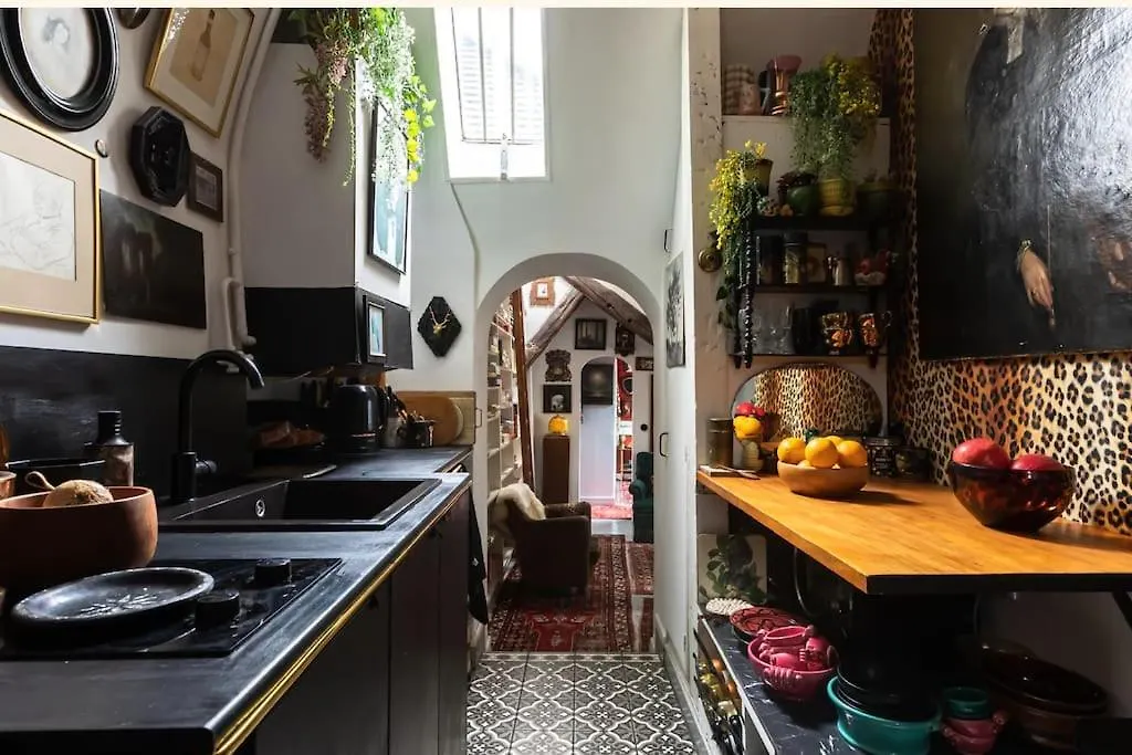 A Writer'S Flat Apartment Paris
